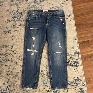 Blue jeans! Size 27 but they run big!